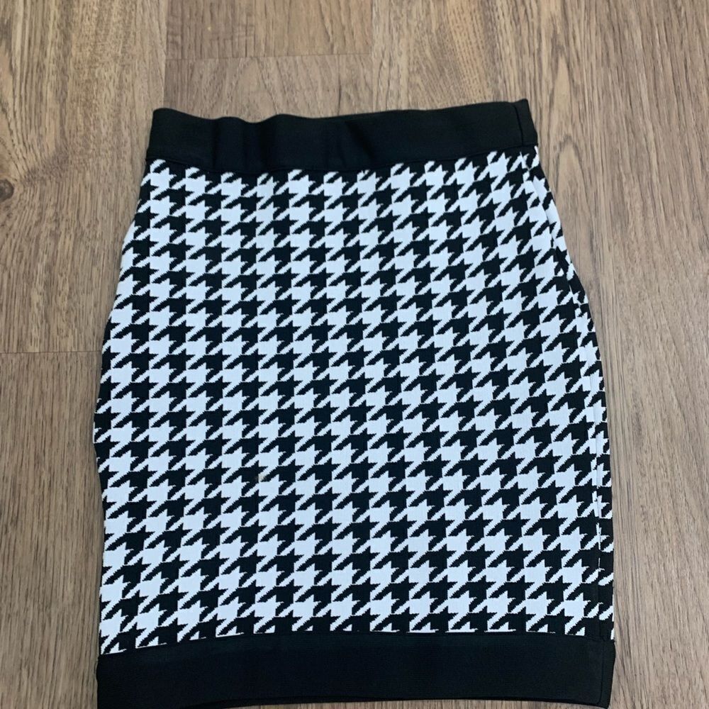 Fashion Nova Houndstooth Pattern Knit Bandage Skirt Size Small - Picture 3 of 4